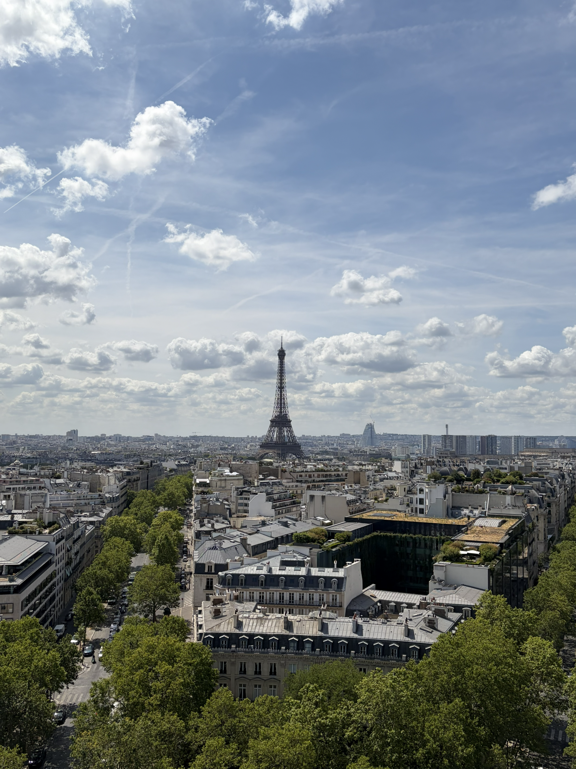 Ausblick vom Arc de Triomphe über Paris